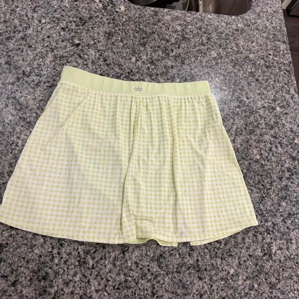Alo Yoga White and Light Green Gingham Athletic Skirt with Built-in Shorts L